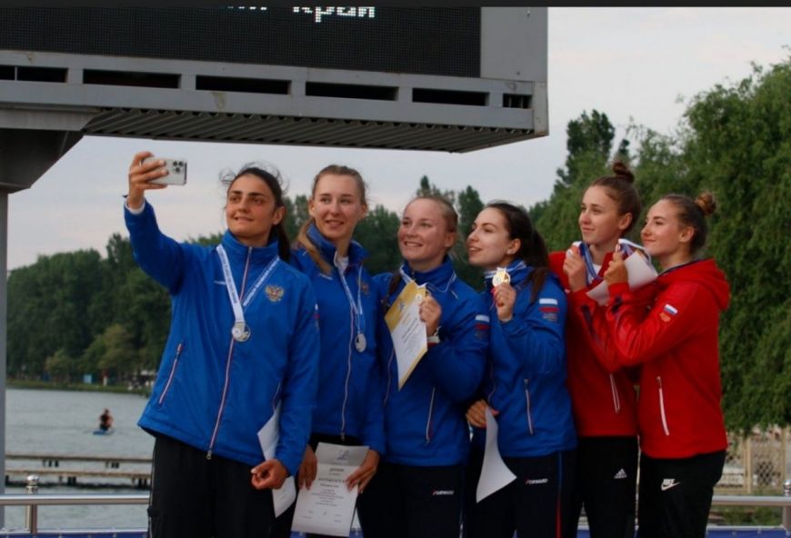 София Штиль (вторая справа) принесла Алтайскому краю первую медаль на Кубке России в Краснодаре. Фото: РФГБК